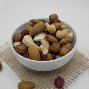 amestec de nuci vrac in bol