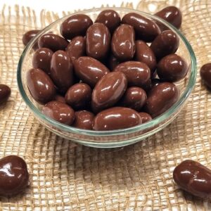 Drajeuri cu arahide în ciocolată cu lapte