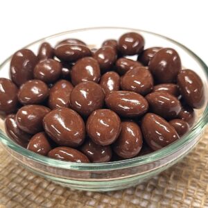 Drajeuri cu stafide în ciocolată cu lapte