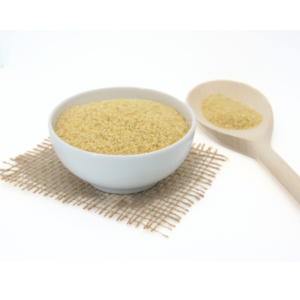 bulgur fin maruntit in bol si lingura de lemn