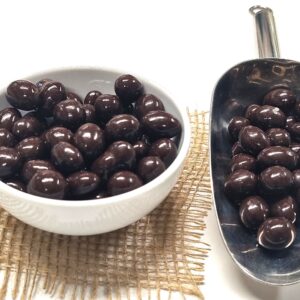 Drajeuri din ciocolata neagra cu arahide